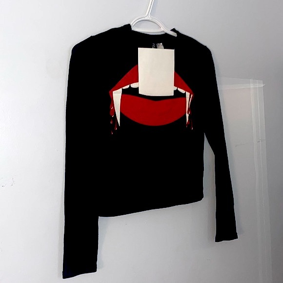 DIVIDED Long-sleeve Crop Top - Picture 3 of 3